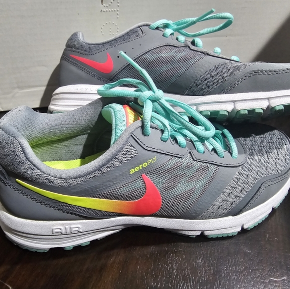 NIKE WOMENS AIR RELENTLESS 4 GRAY RUNNING SHOES SIZE 7.5 in Like New - Picture 3 of 5